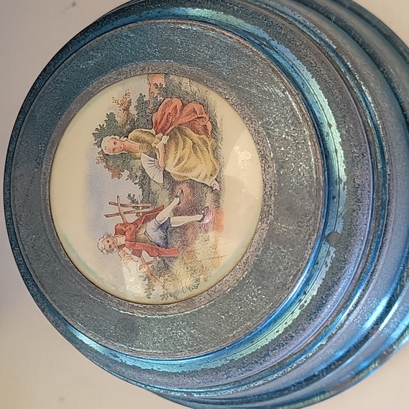 Vintage Musical Powder Box - Picture 2 of 7